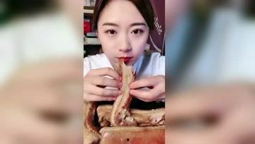 娱乐吃瓜酱 女生